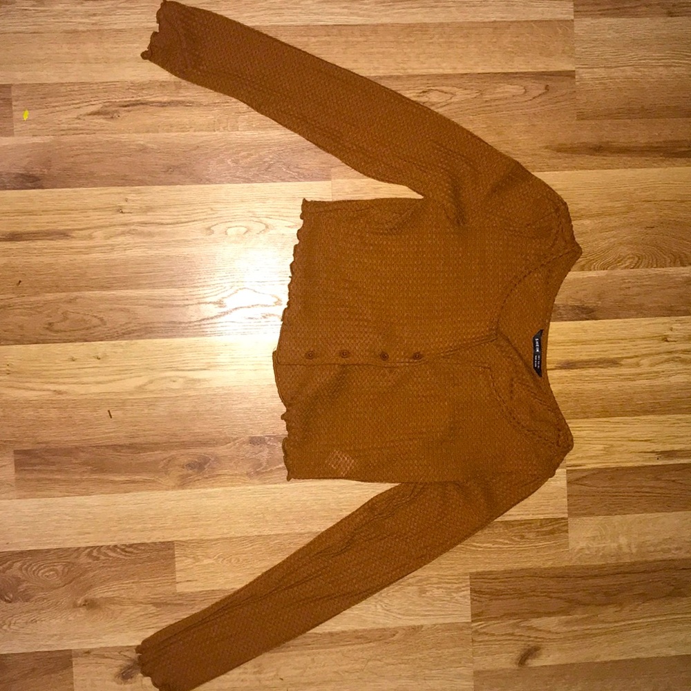 Button-down cropped long sleeve!